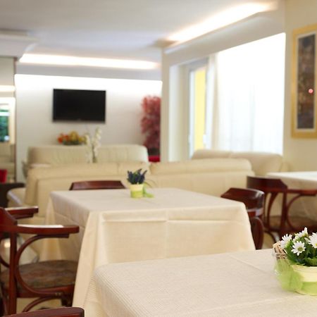 Hotel St Pierre Rimini Eksteriør billede