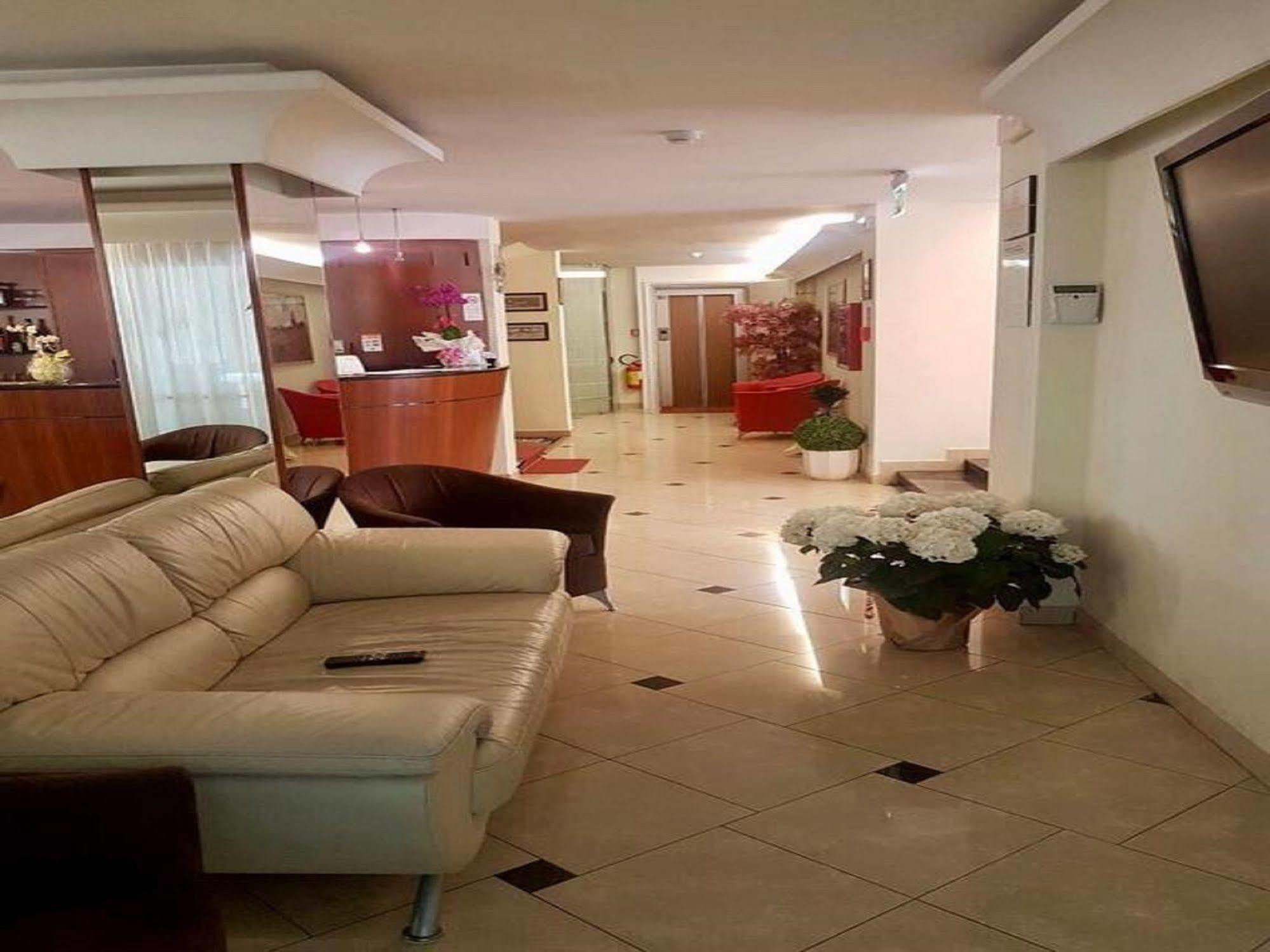 Hotel St Pierre Rimini Eksteriør billede