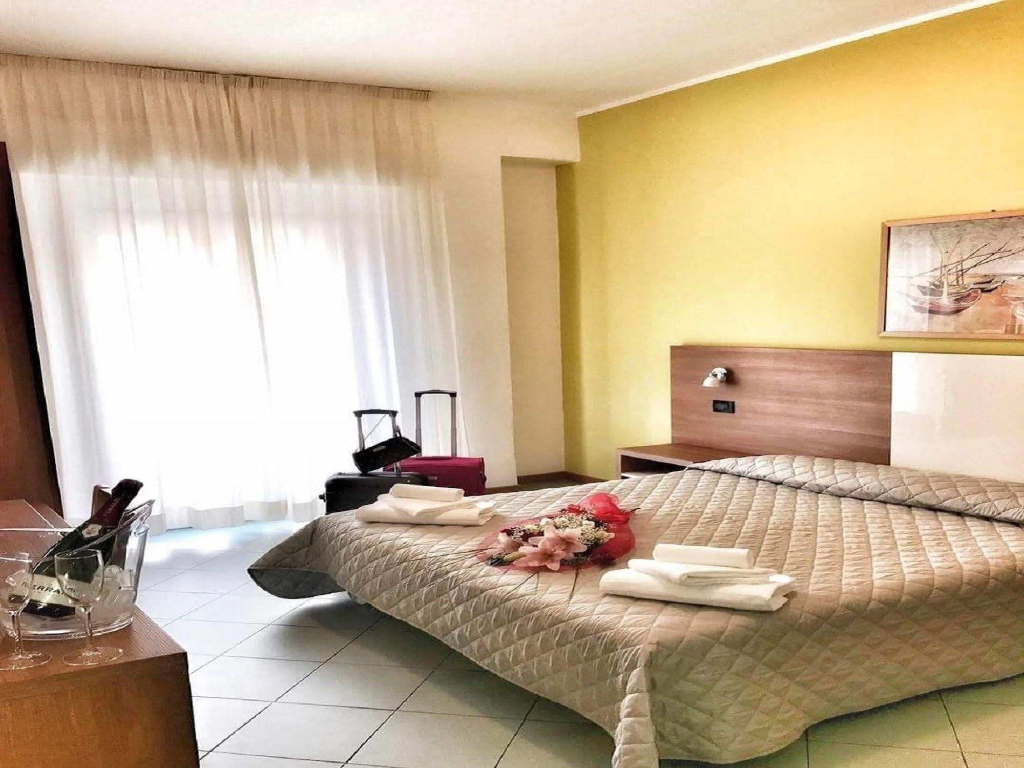 Hotel St Pierre Rimini Eksteriør billede